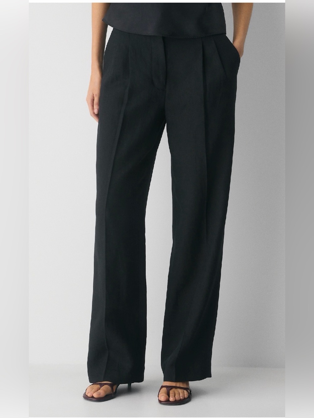 Aritzia The Effortless Pant in Power Linen in Black